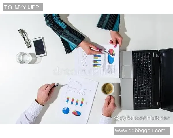 杭州羽毛球队战术解析：聚焦团队配合与技术创新的双重提升