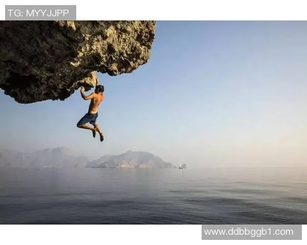 深圳攀岩队的速度之谜:揭秘攀岩巨献背后的训练与挑战 深圳攀岩队的速度之谜:揭秘攀岩巨献背后的训练与挑战